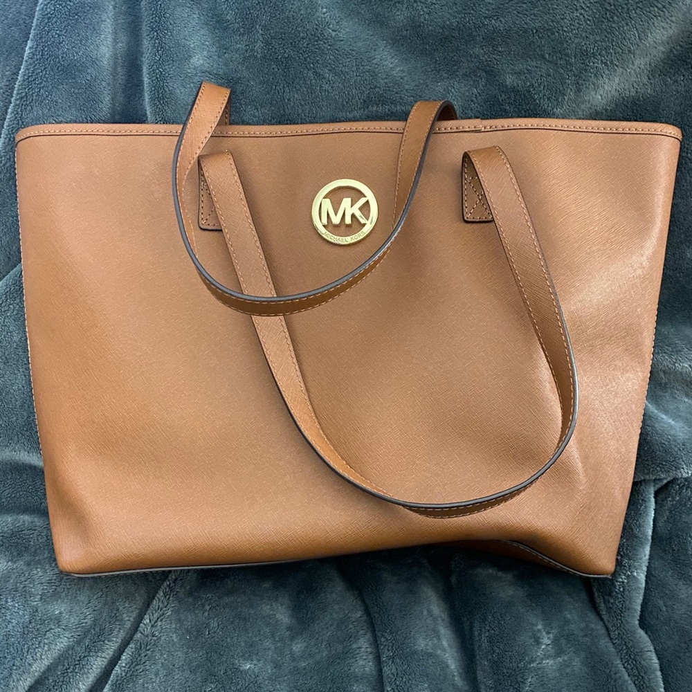 Micheal Kors tan tote - Authentic
